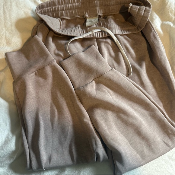 Varley slim cuff pant, size large! - Picture 5 of 8